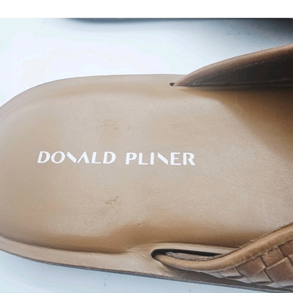 Donald J Pliner Palmer Calf Leather Flip-Flops Saddle/Cognac Size 12M NWOB main image 7